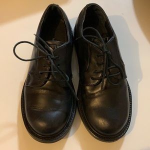 Nordstrom boys shoes in excellent condition